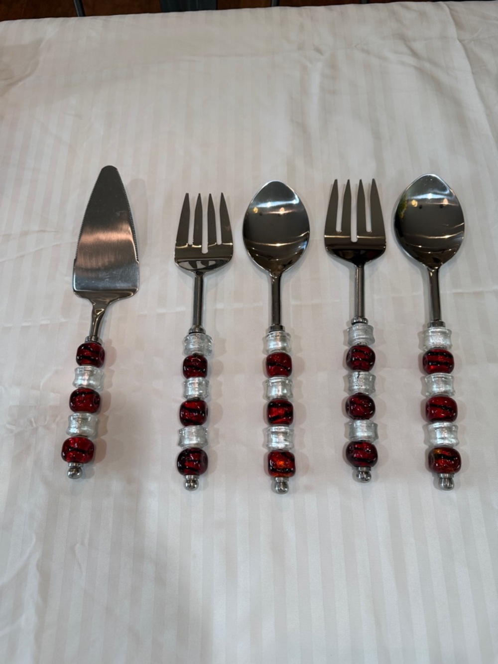 Pampered Chef 5-Piece Serving Set – Red Glass Beaded Handles Hostess Utensils